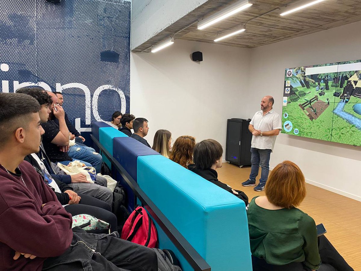 CeutaOpenFuture's tweet photo. Hoy Juanma Jiménez, CEO de #Killbug, startup acelerada en #ElAngulo, ha dado una charla a los alumnos del Instituto Tecnológico sobre su experiencia como emprendedor en el mundo de la creación de videojuegos🎮

Os dejamos algunas fotos ⬇️ https://t.co/Jv5Vk5Tg1g