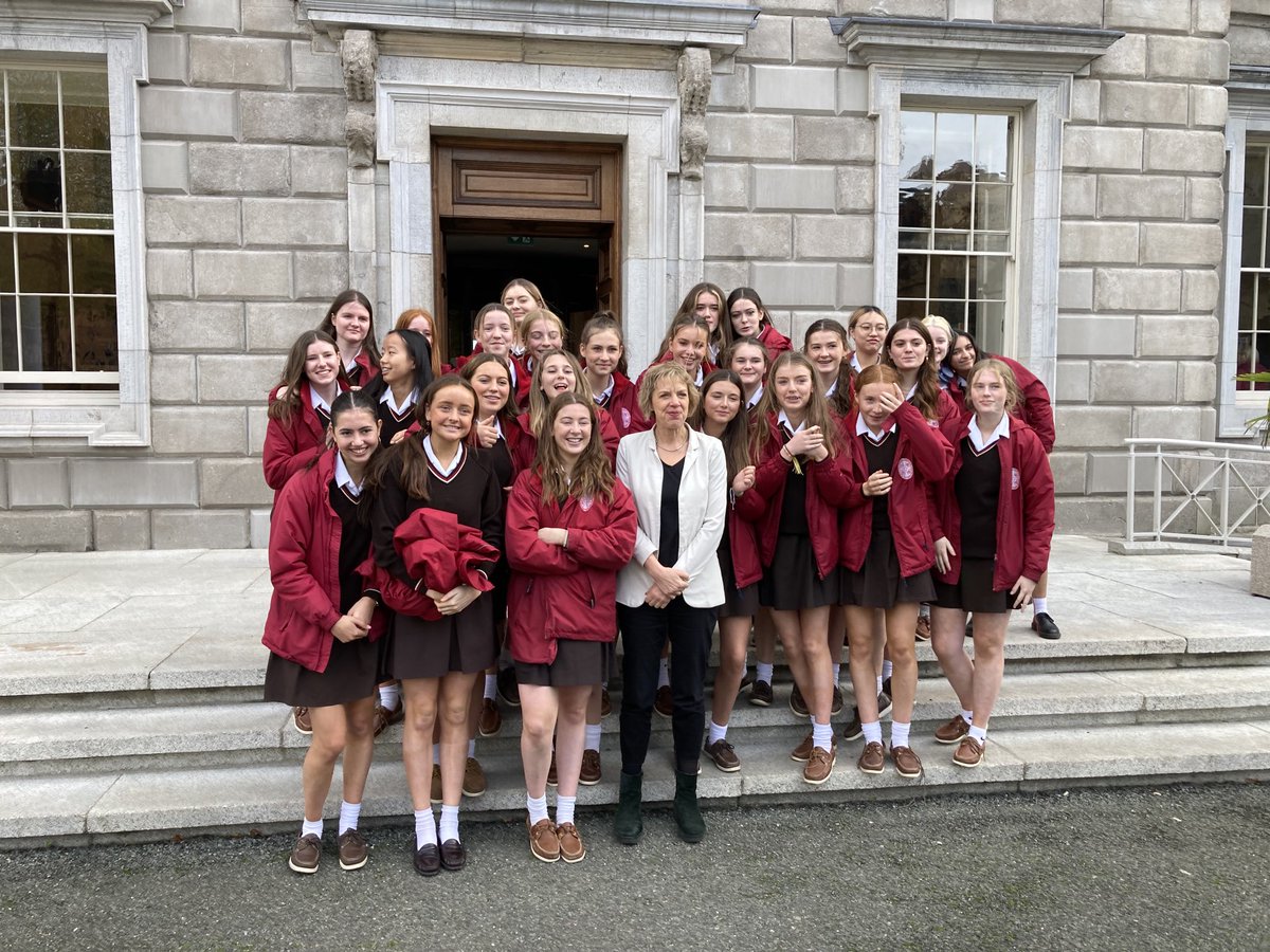 ivanabacik's tweet photo. Great to welcome such a lively and engaged group from ⁦@alexcollege⁩ into Leinster House this morning - and good to be joined by the inimitable ⁦@SenDavidNorris⁩ ! https://t.co/suwLPb5yDc