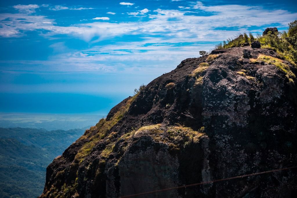 MedioAmbienteSV's tweet photo. Este es uno de los lugares que frecuentan turistas nacionales y extranjeros. Y ahora es uno de los referentes geocientíficos del mundo. Su mirador permite apreciar vistas generales de la geodinámica del arco centroamericano. #First100Geosites 🧗 https://t.co/kkjcOHNz7c