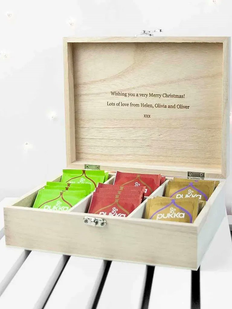HWrapped's tweet image. Personalised Christmas Tea Box
Full of delicious Christmas-themed  teas
buff.ly/3UqL5hM

#giftideas2022 #christmasiscoming #Christmas2022 #happiness