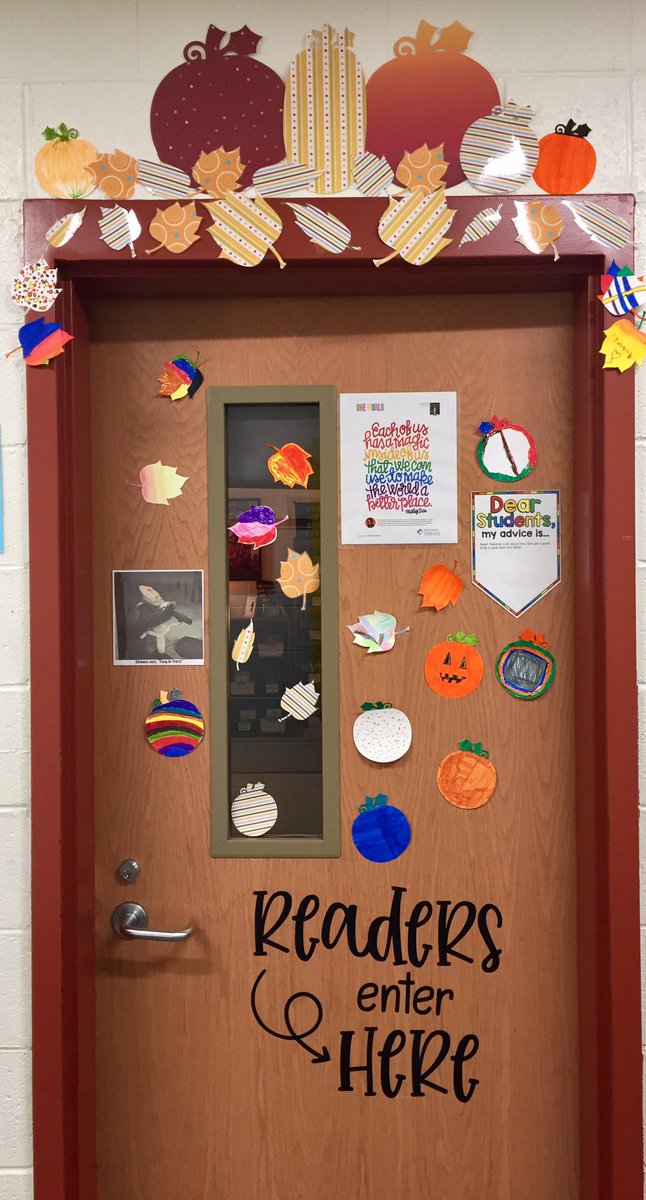 mspoolereads's tweet photo. My advisory Ss helped me decorate my classroom door with the splendor of autumn! @SterlingMiddle1 #creators #fallintoautumn https://t.co/Ixf2rJeeDr