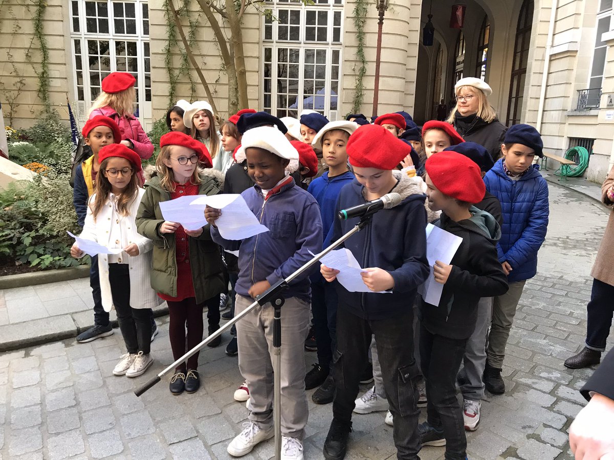 BirabenAnne's tweet photo. Ce matin honneur aux combattants de la Grande Guerre à #mairie5 dépôts de gerbes sous l’œil attentif des élèves des écoles #SainteRosalie et #Boulanger et en présence du recteur de la #grandemosquee de #Paris #poilus #tranchees #Verdun https://t.co/biIHaKlLXB