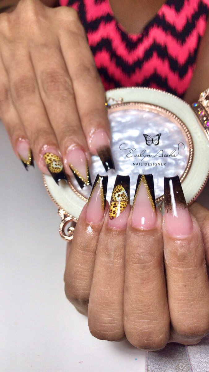 _studioevelyn's tweet photo. Eu não valia nada, Ele me deu valor, mudou a minha história e me fez alguém.. 🖤🐆✨✨

insta: @evelynaishanails
📍: Honório Gurgel 

#Aplicaçãodeacrigel https://t.co/4I01Fwhyb8