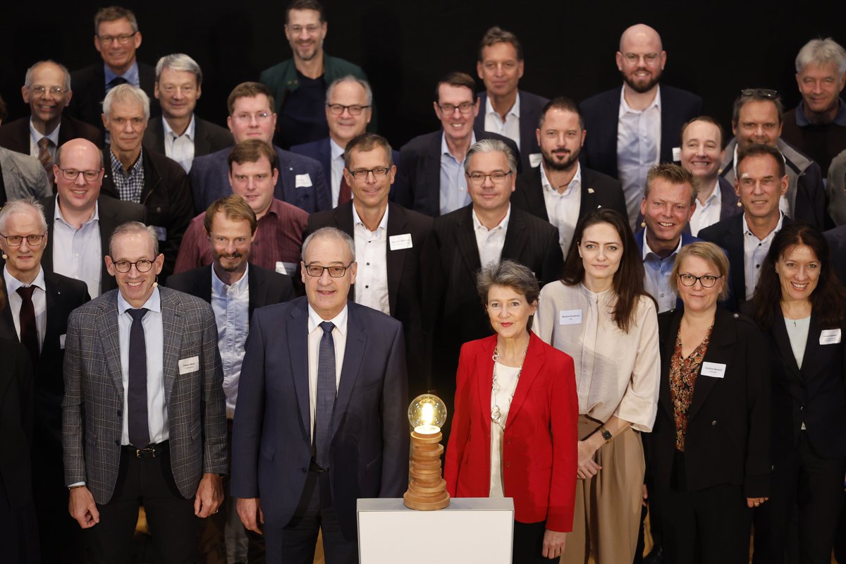 Für uns als Gründungsmitglied der Energiespar-Alliance ist es wichtig möglichst gut durch den Winter zu kommen. Daher engagieren wir uns auch direkt mit unserem Präsidenten Alexander Bélaz in diesem Thema. 
Es ist wichtig jetzt mit den Bemühungen nicht nachzulassen.