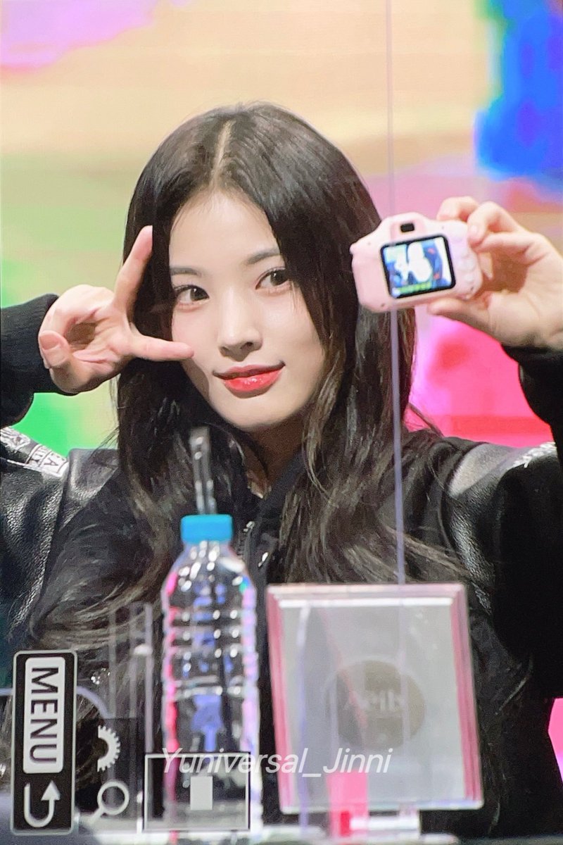 221110 오늘의 올바른 선택:카메라 선물 ^

#엔믹스 #지니 #NMIXX #JINNI