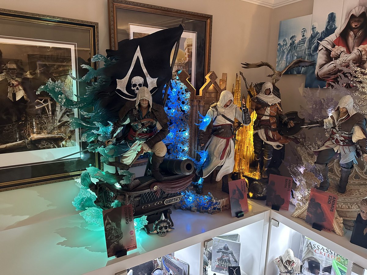 IAmLoneWanderer's tweet photo. Edward is here! Thank you @PureArtsLimited for making such incredible @assassinscreed statues! Here he is with the growing collection, still need Kasandra! #PureArtsSnap #AssassinsCreed #EdwardKenway #WhereIsConnor https://t.co/BMbXMeSDmK