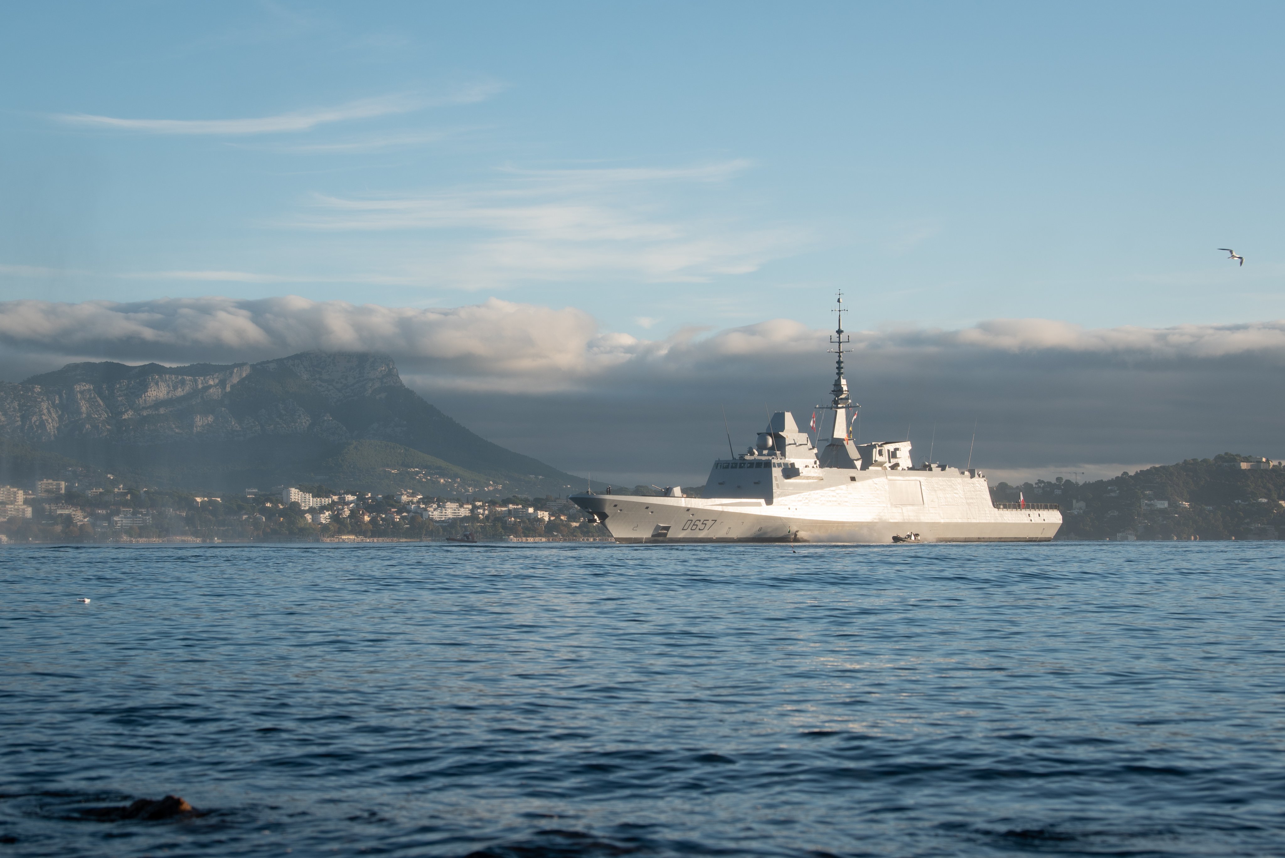 FhNGRIpWYAMLLf-?format=jpg&name=4096x409