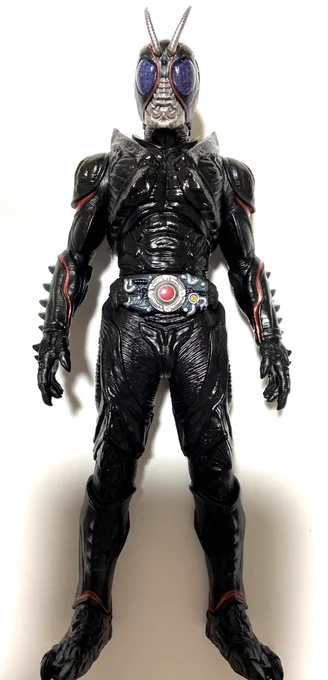 ムビモンのBLACK SUNソフビを所有している全人類に伝えたい。ベルトの塗装と光沢スプレーかけるだけで、BLACK SUNの立体物として完全体になることを… (あと、目もレジンでクリア化するとより本物っぽくなる)#ソフビ改造#仮面ライダーBLACKSUN 
