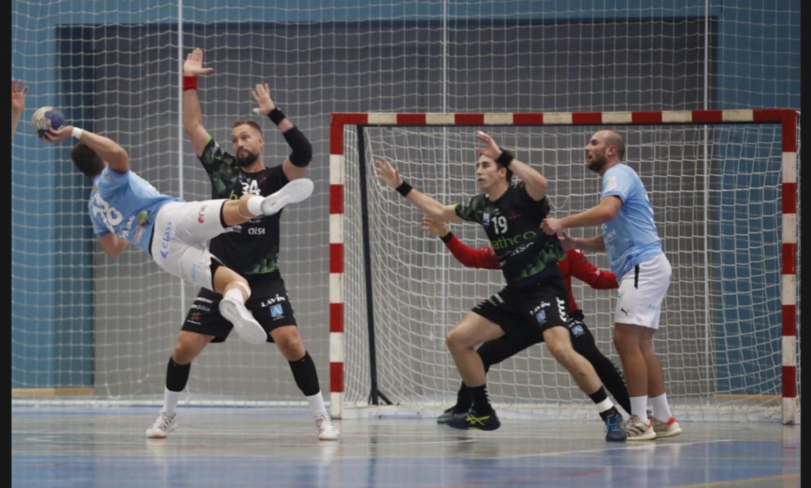 Partidos como los de ayer son los que hacen que el balonmano en Ibiza crezca, cuando se hacen las cosas bien también hay que decirlo. Muchas gracias a todas las personas que vinieron y hicieron de ayer una auténtica fiesta del balonmano.
Os esperamos el Domingo.
@UDHCEivissa