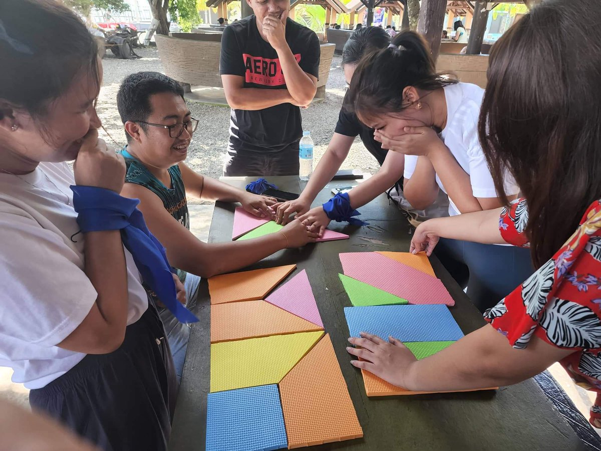 plasmajazz's tweet photo. Buotan na gani mga consultants, gwapog gwapa pa gyd mga seniors,  unsa pamay gipangita ninyo? Apply na! https://t.co/IHnDCLgcqj