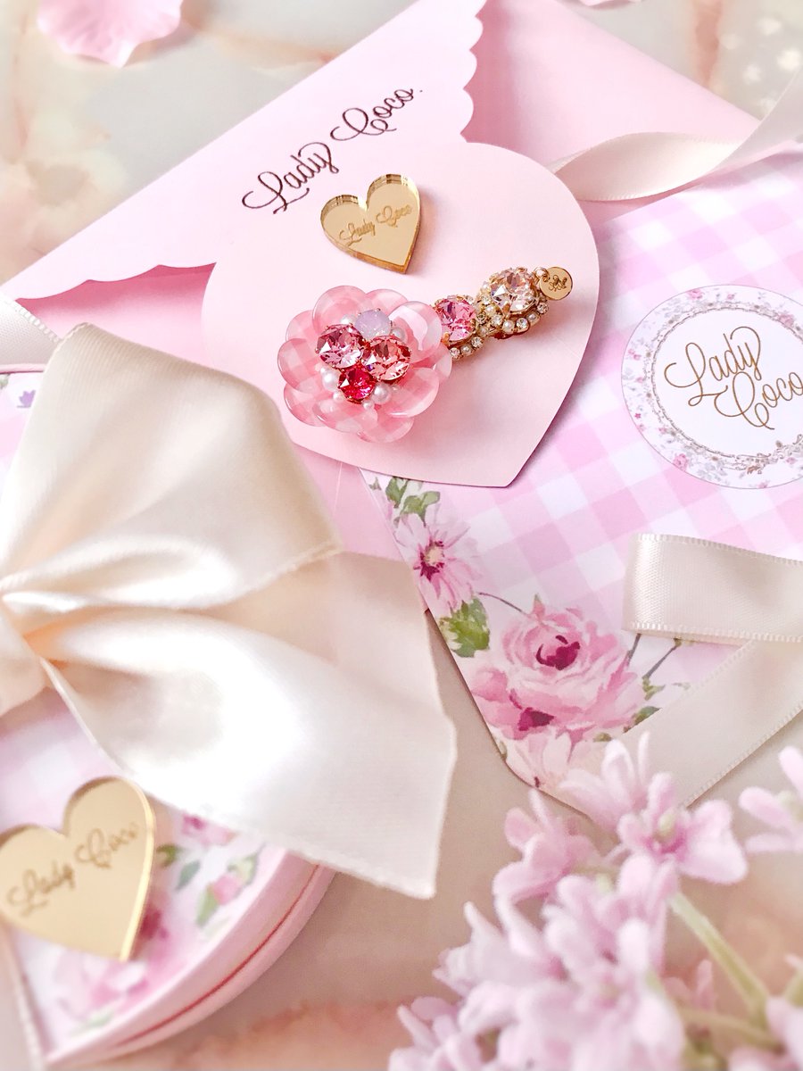 LadyCoco___'s tweet photo. 𝖲𝗐𝖾𝖾𝗍 𝖠𝗎𝗍𝗎𝗆𝗇 𝖢𝗈𝗅𝗅𝖾𝖼𝗍𝗂𝗈𝗇 👢🌷
𝐛𝐲 #ROYALFLOWER_Romance

今回の限定ラッピングもお気に入り🎀
作品はもちろん、ギフトボックスからレターセットまで可愛いです🎁💕

ときめく幸せをお届けできますように☺️🌸 https://t.co/KDNPcIcIJz