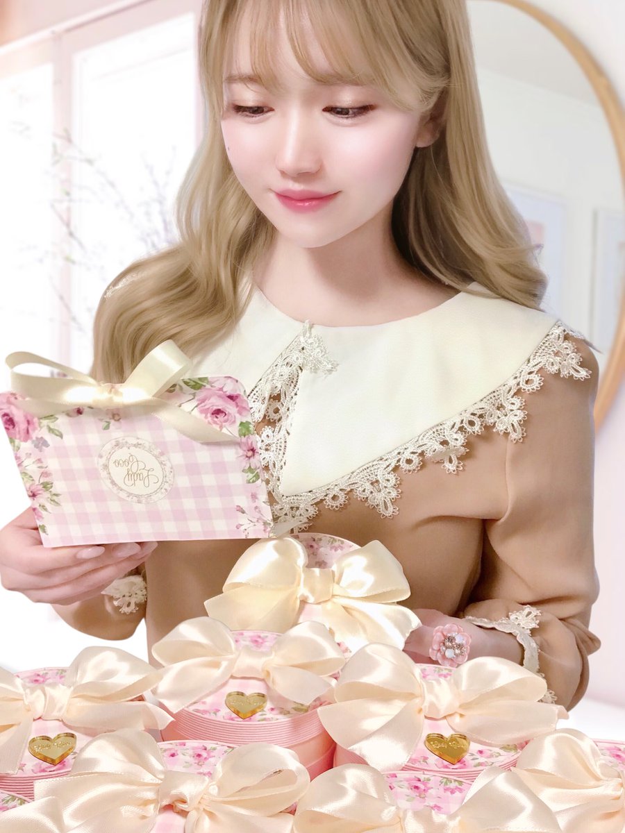 LadyCoco___'s tweet photo. 𝖲𝗐𝖾𝖾𝗍 𝖠𝗎𝗍𝗎𝗆𝗇 𝖢𝗈𝗅𝗅𝖾𝖼𝗍𝗂𝗈𝗇 👢🌷
𝐛𝐲 #ROYALFLOWER_Romance

今回の限定ラッピングもお気に入り🎀
作品はもちろん、ギフトボックスからレターセットまで可愛いです🎁💕

ときめく幸せをお届けできますように☺️🌸 https://t.co/KDNPcIcIJz