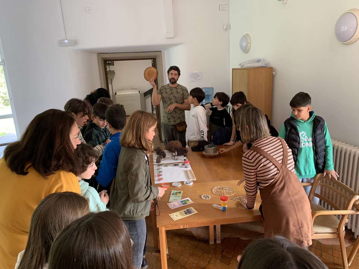 mbg_csic's tweet photo. Dentro das actividades da @mbg_csic durante o #MesDaCienciaEnGalego, estes días estamos celebrando visitas de centros escolares 

Hoxe visitounos o CEIP #Froebel de #Pontevedra e foi un pracer comoartir algúns coñecementos e actividades con eles/as https://t.co/dozoOZiuGR