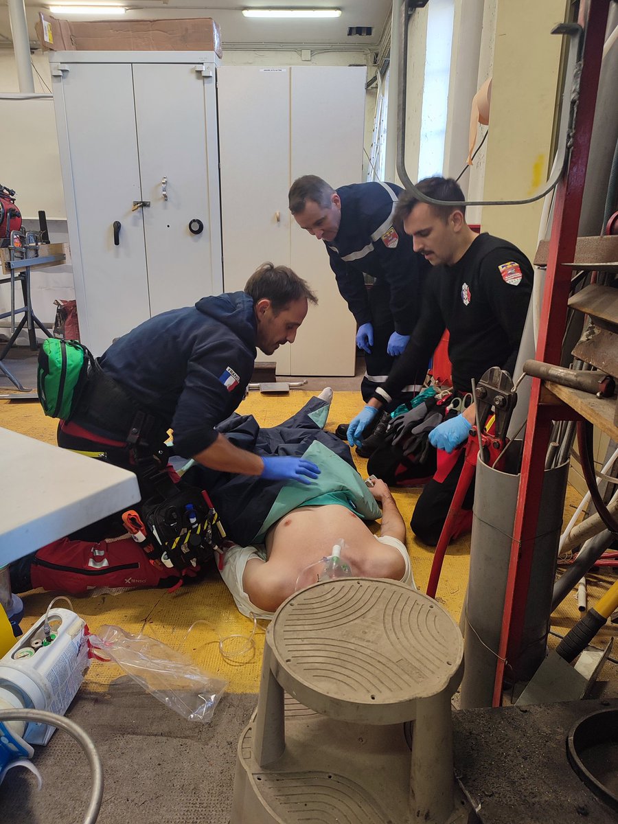 TeamTrauma44's tweet photo. Ce matin, la Team Trauma reprenait le chemin de l'entraînement dans les locaux de l'école départementale du @SDIS44
_______________________________
#teamrescue #sdis44traumateam #pompiers #sapeurspompier #pompiersdefrance #spp #spv #worldrescuechallenge #suap #secoursapersonne https://t.co/i5rjEsIZjL