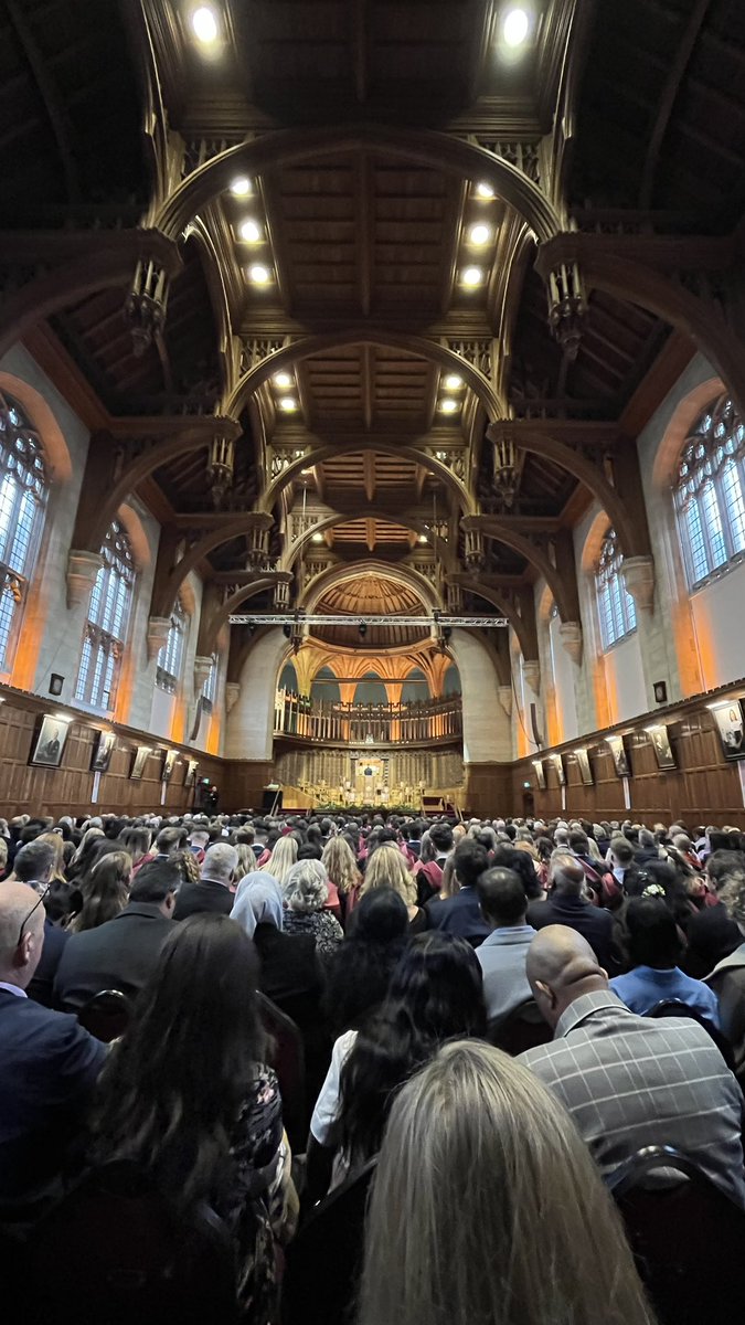 Awaiting <a href="/PrincessEvelj/">Eve Littlejohns</a> graduation 👩‍🎓 #Bristolgrad
