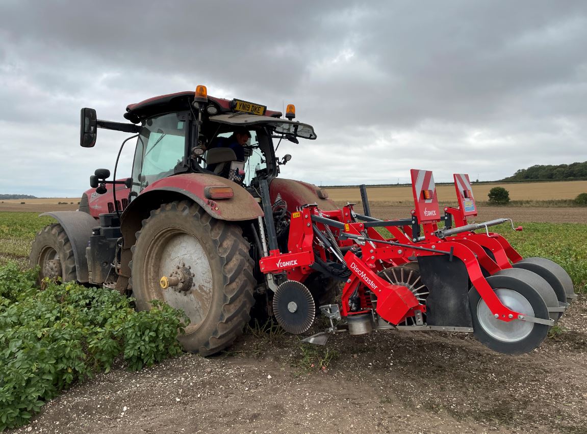 British Potato (@britishpotato_) on Twitter photo Succumbing to the pull: Growing/supplying company looks to extend machine haulm pulling. potatoreview.com/features/ <a href="/standeneng/">STANDEN ENGINEERING</a> <a href="/Branston/">Branston Ltd</a> Succumbing to the pull: Growing/supplying company looks to extend machine haulm pulling. potatoreview.com/features/ <a href="/standeneng/">STANDEN ENGINEERING</a> <a href="/Branston/">Branston Ltd</a>