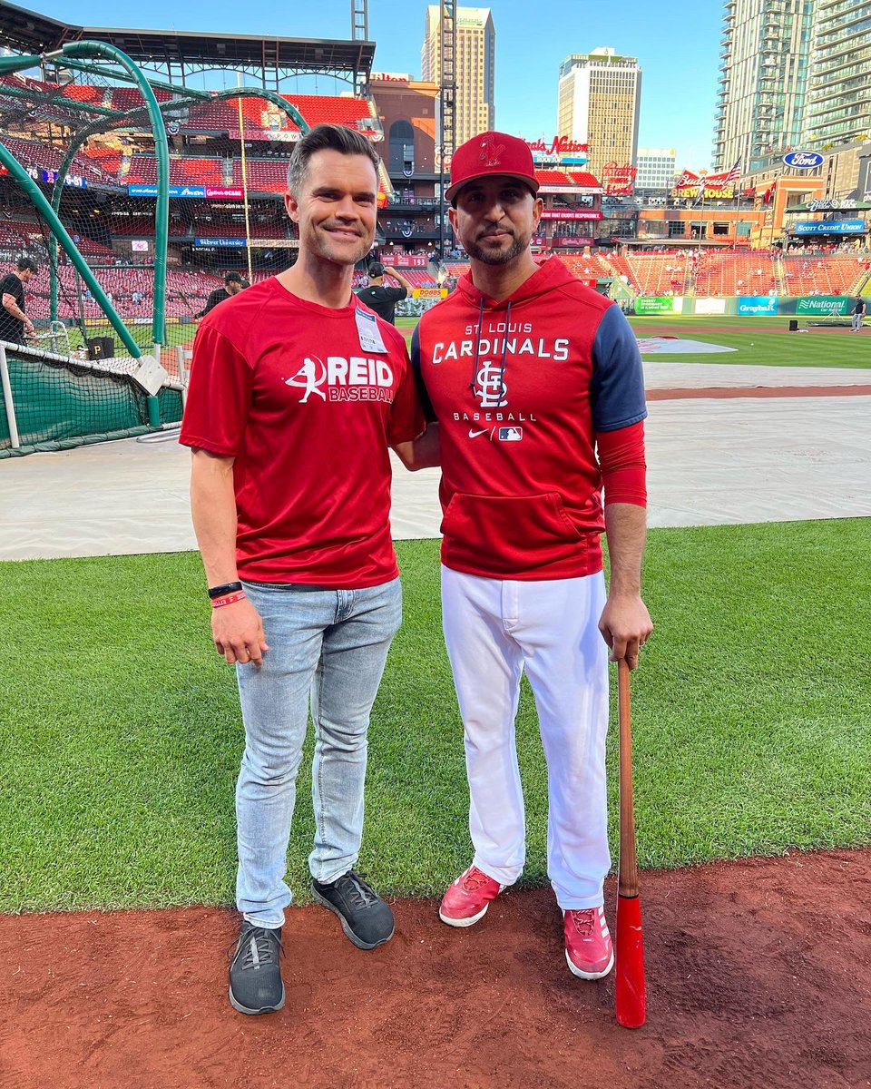 thereidbaseball's tweet photo. Baseball talk! Grateful to meet & chat with @Cardinals manager @OliMarmol
We were opponents in college - he was @CofC_Baseball SS & I was @WinthropBSB RHP
Fun to reminisce, laugh at our old selves, & bond through baseball
#reidbaseball #beyondtheballplayer #positivecoaching https://t.co/CNUggk3SHg