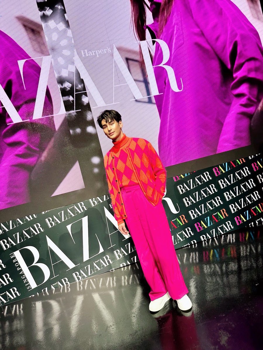 guanpengyu4's tweet photo. Heart has love, hard to flash the appearance. In the days to come, try to shine.
#BazaarSGXApo 
@Nnattawin1 
#Nnattawin https://t.co/U0ljyKx5Nf