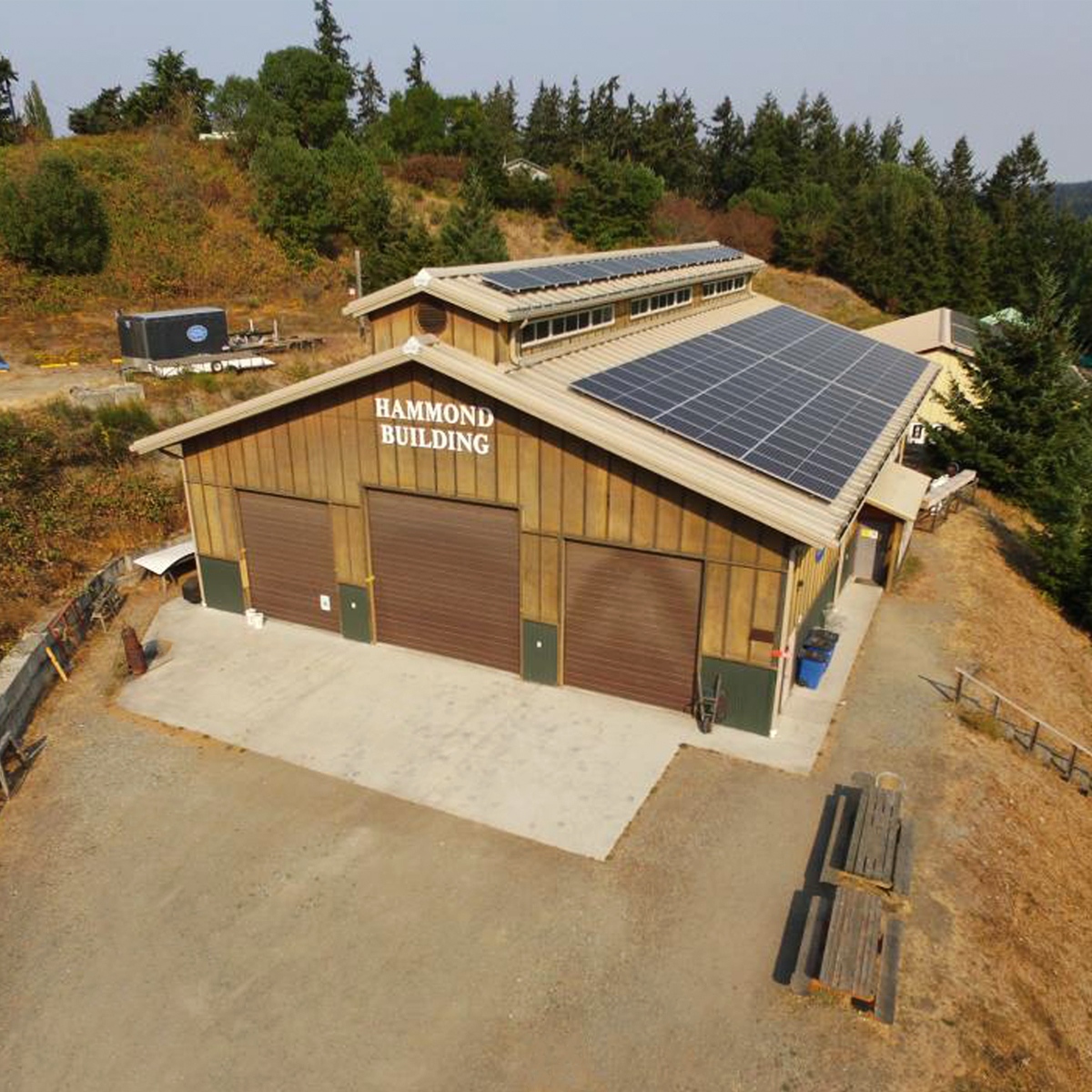 SilfabSolar's tweet photo. With the help from Cascadia Solar Proj, the Northwest School of Wooden Boat Building in #PortHadlock, WA, has supported the upper campus's goal of offsetting 100% of its electrical usage utilizing 164 Silfab Commercial 490 HN modules!
#solar #panels #installation #USA #solarp... https://t.co/FFAOzUtVtp