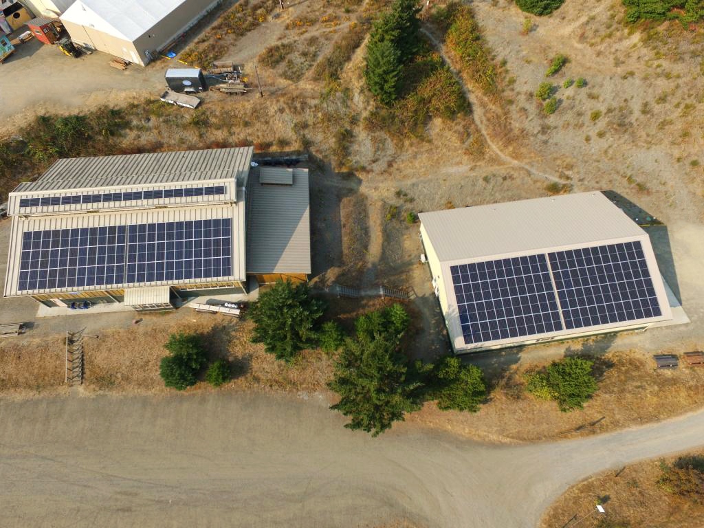 SilfabSolar's tweet photo. With the help from Cascadia Solar Proj, the Northwest School of Wooden Boat Building in #PortHadlock, WA, has supported the upper campus's goal of offsetting 100% of its electrical usage utilizing 164 Silfab Commercial 490 HN modules!
#solar #panels #installation #USA #solarp... https://t.co/FFAOzUtVtp
