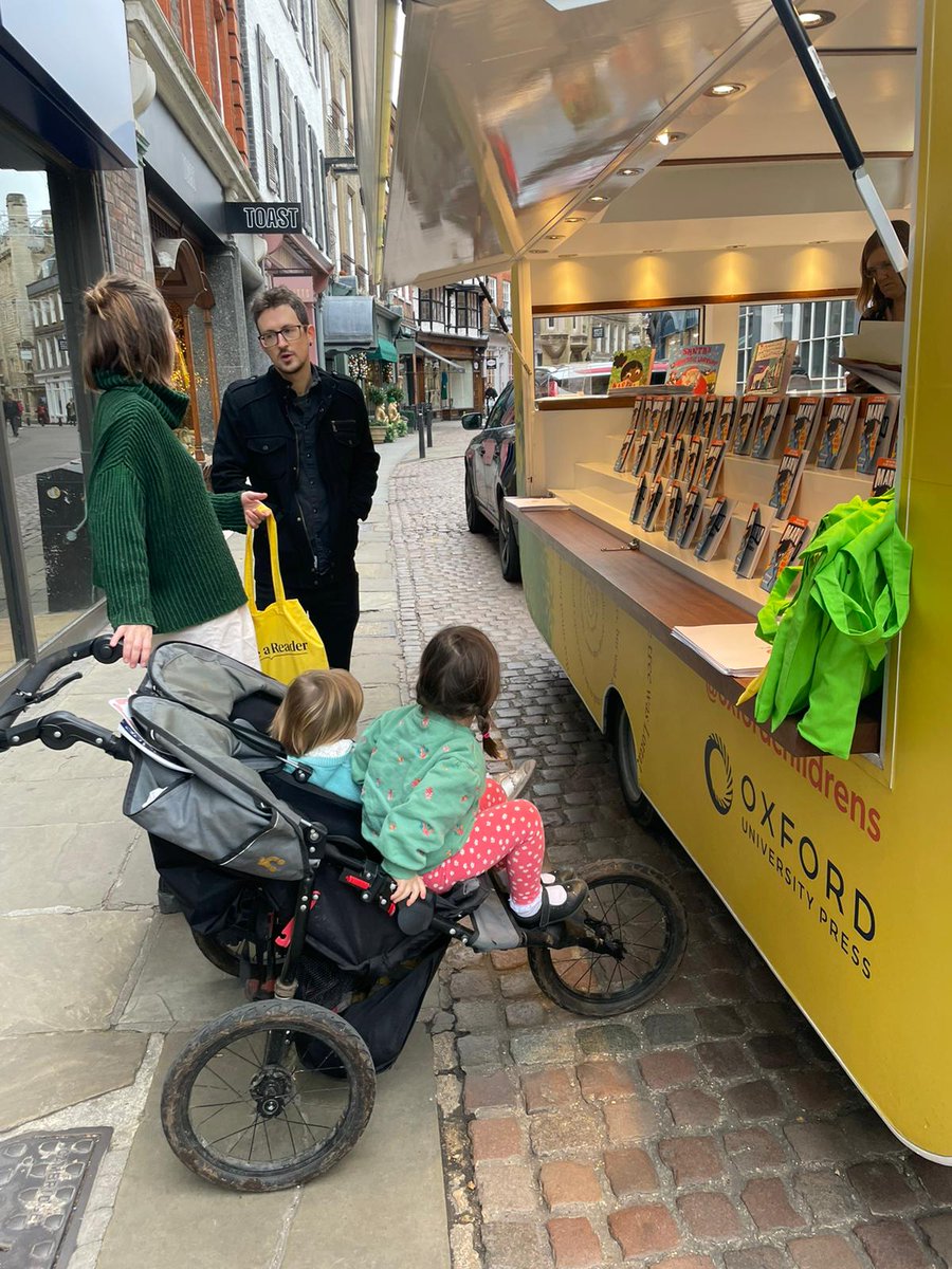OUPPrimary's tweet photo. We had lots of enthusiastic visitors to the #RaiseAReader van at our first stop in #Cambridge with @Matty_Long at @heffersbookshop this morning. Next up we’re heading to St Matthew’s Primary School for some Super Happy Magic fun! https://t.co/IayDQCwIj8