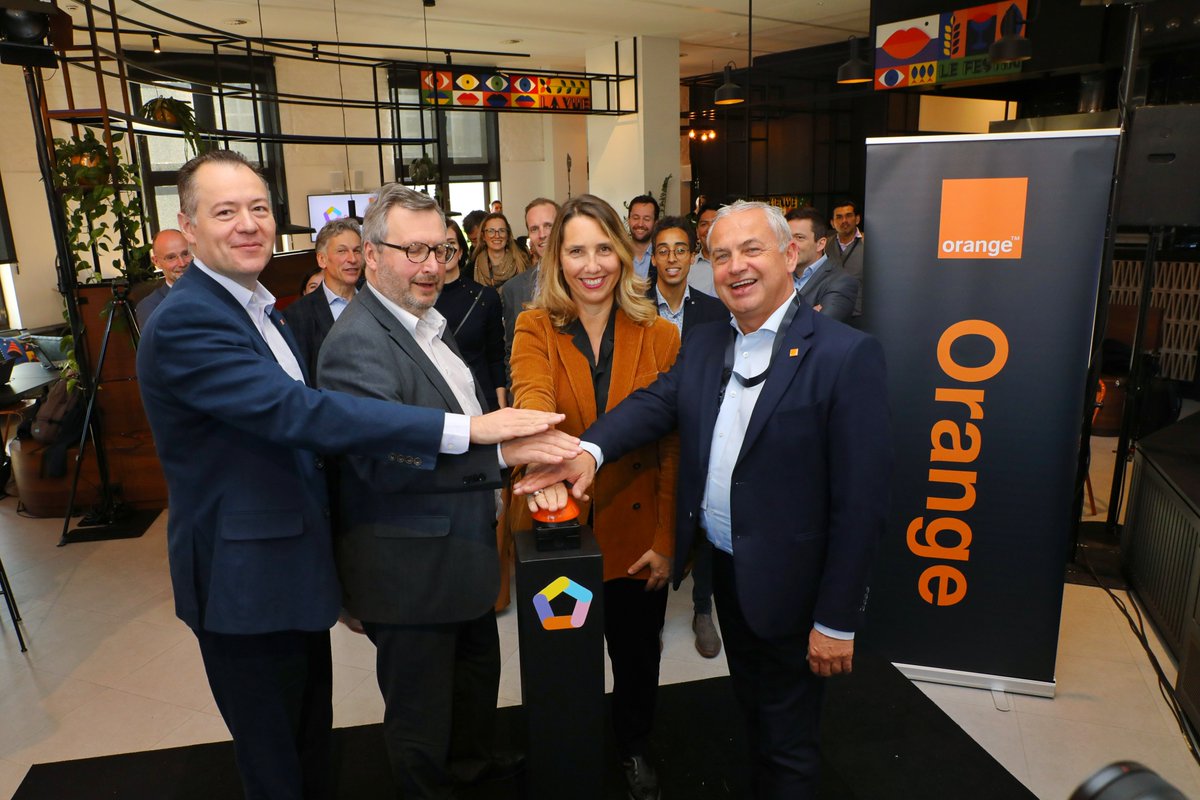 PressOrangeBE's tweet image. Ready, set, go! We just pushed the button to launch our #5GLab in @LaGrandPoste Liège. Ready to push innovation and gain insights about the latest trends. Ready to unlock the full potential of 5G with customers, prospects &amp;amp; partners! tinyurl.com/4ru9rbwp  #OrangeAdvancedTech