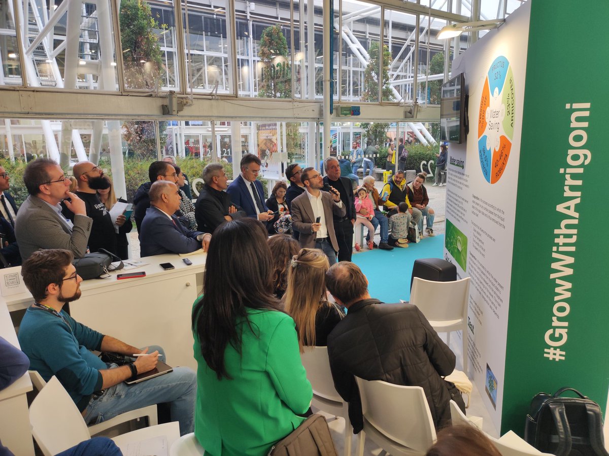 tecno_horticola's tweet photo. Inicia la presentación en el stand de https://t.co/5hIOMozGFN de las últimas investigaciones en ahorro de agua 💦 gracias al uso de mallas #agrotextiles para la protección de #cultivos 🍒🍑🍐🍎
📌Hall 22 stand A 19 de @EimaInt
#EIMA #EIMA2022 #EIMA22 #Agrotessuti @fruitecom_rp https://t.co/D3DKV8BWBk