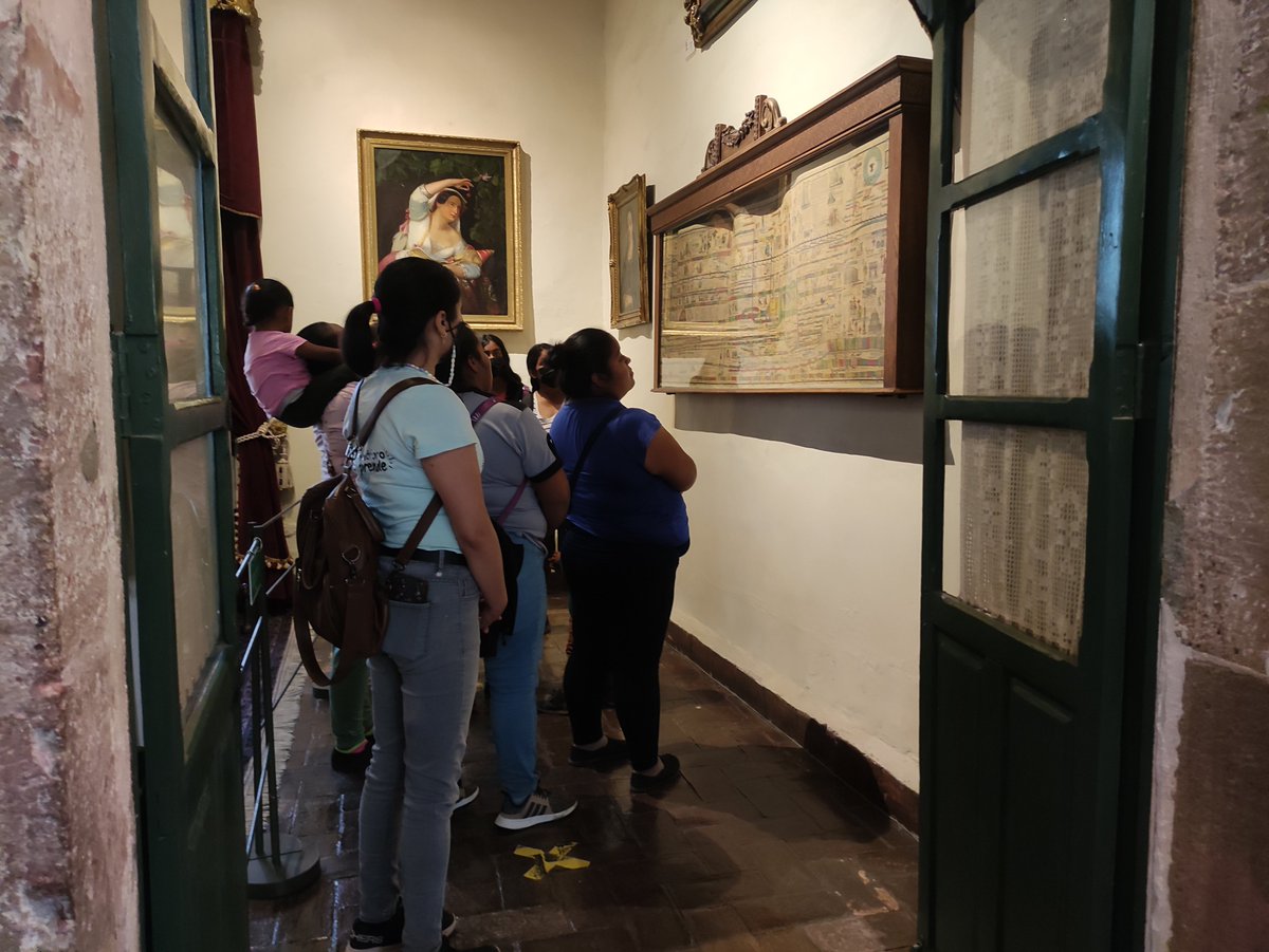 anvcruz1's tweet photo. Un día en el museo. El día de ayer la sección de secundaria y preparatoria del #enelsemáforoaprende visitó la Casa de la Zacatecana.
#educacion #motivación #educaciónparatodos #Historia https://t.co/leg98G8U1S