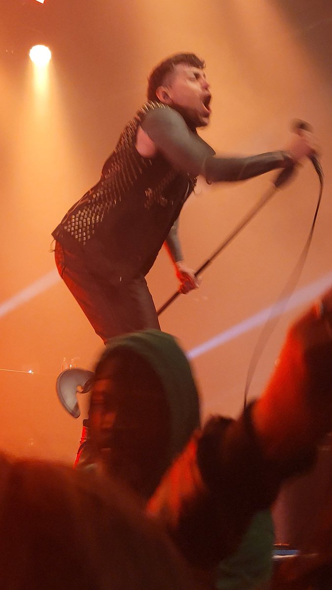 loweam13's tweet photo. I couldn't ask for a better show. Thanks, @DaveyHavok @jadepuget @TranquilMammoth @AdamCarsonAFI @AFI 

You guys have my heart. Closest I'll ever get to a near religious experience. #afireinside #afi #concert #bodiestour https://t.co/esWiNnQsU8