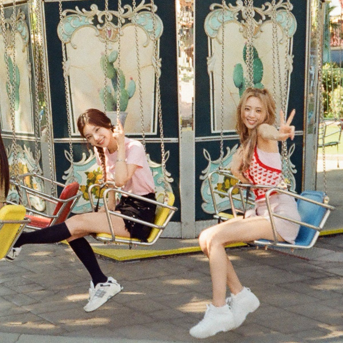 archive_ynyj's tweet photo. LA에 있지 비하인드 포토 #씬옞 https://t.co/T0E8bO8LfC