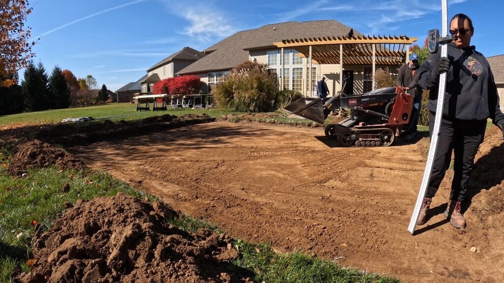 Shooting Grade.  #hardscapefactory #hardscape #outdoorconstruction instagr.am/p/CkyDpwNrHJU/