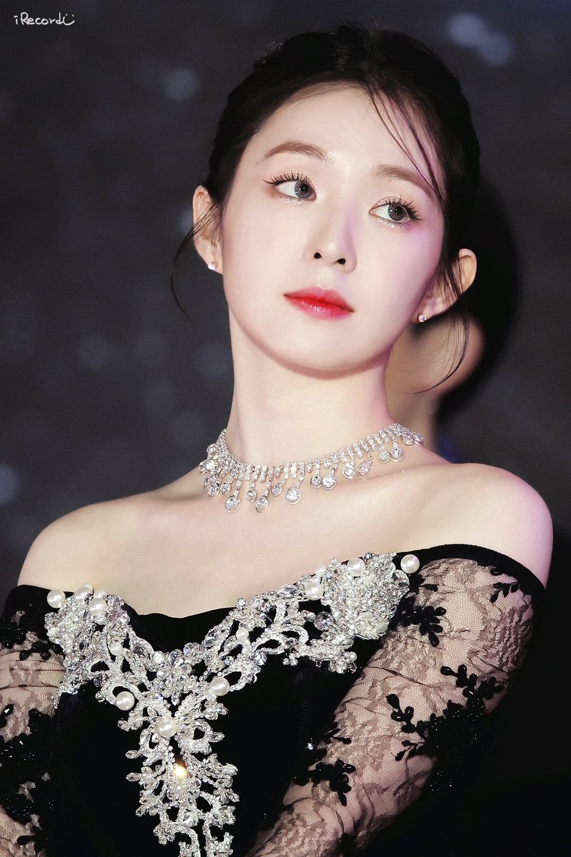IreneBar_'s tweet photo. 221108 GMA

👸

#아이린 #IRENE https://t.co/9lCwNtM4qh