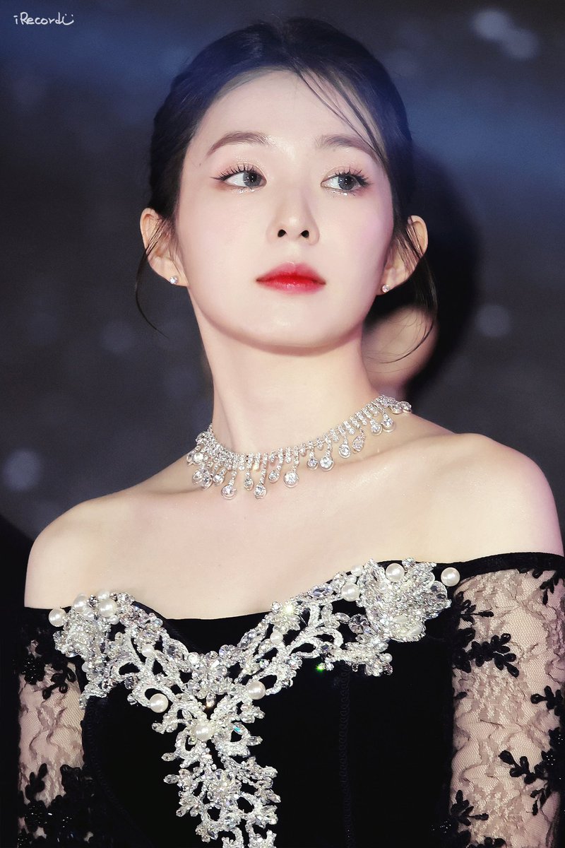 IreneBar_'s tweet photo. 221108 GMA

👸

#아이린 #IRENE https://t.co/9lCwNtM4qh