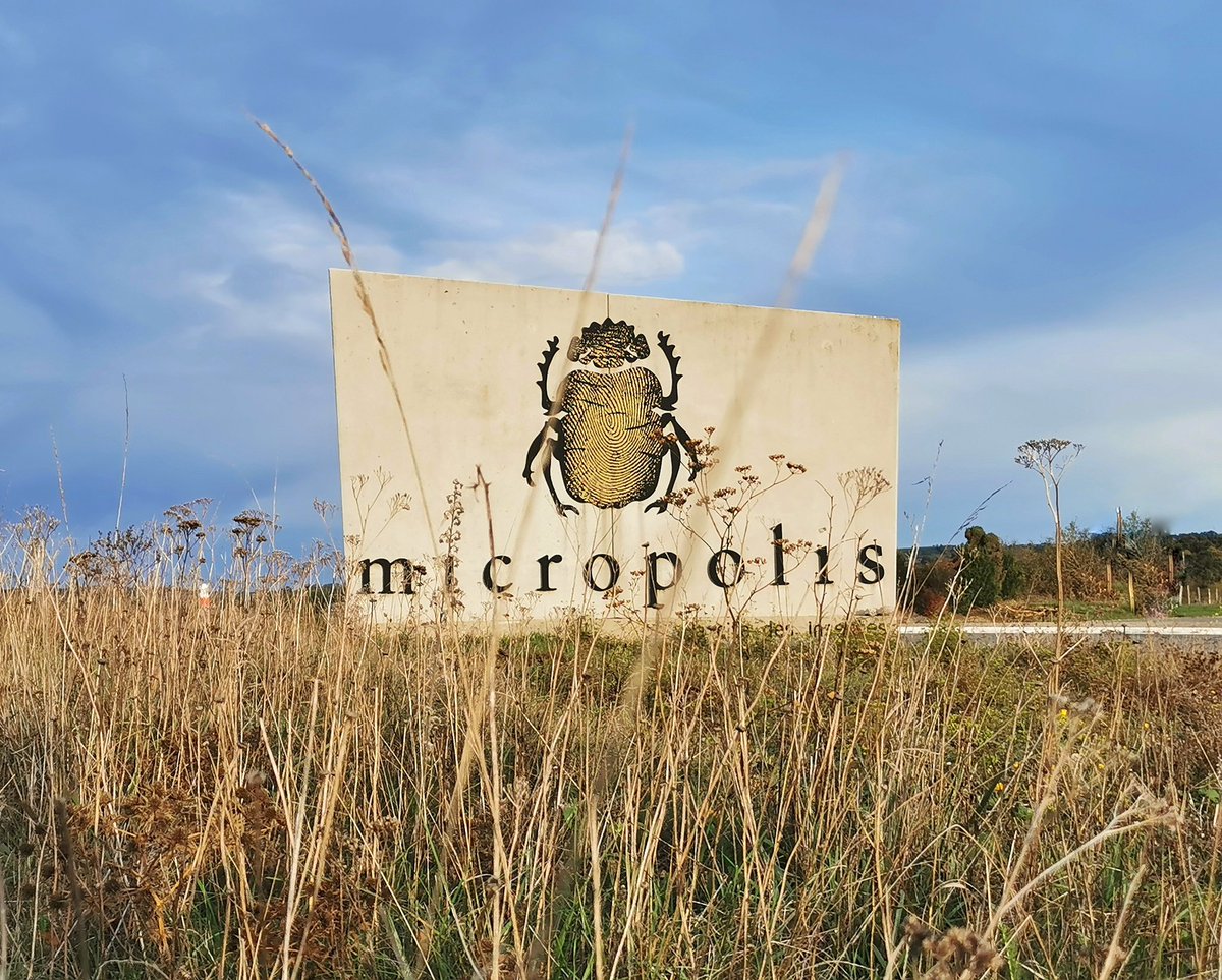 axelbordes's tweet image. Fin de saison ici aussi à Micropolis ! 😢🦋
Rendez-vous le 18 février 2023 pour une année riche en animations et conférences pour le bi-centenaire de la naissance de Jean-Henri Fabre. Le célèbre entomologiste a grandi ici même, dans notre charmant village au cœur de l&apos;Aveyron.