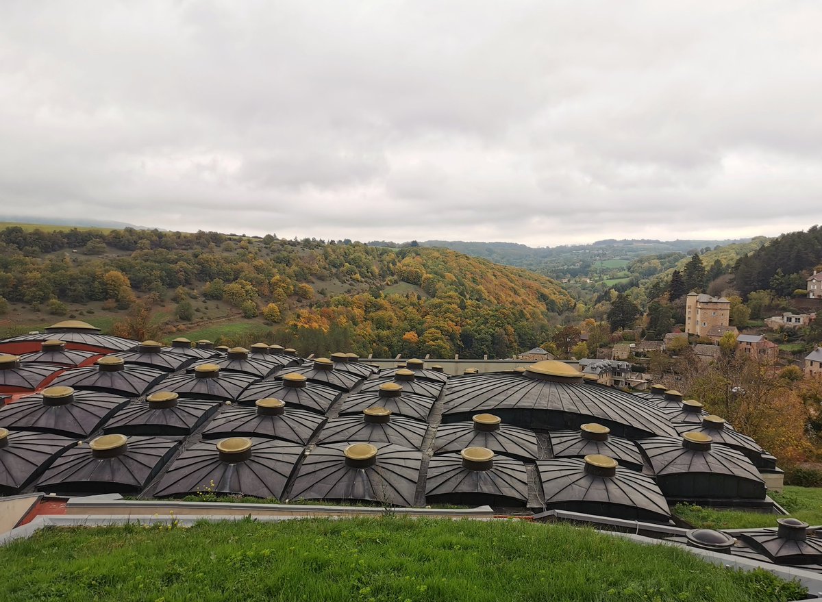 axelbordes's tweet image. Fin de saison ici aussi à Micropolis ! 😢🦋
Rendez-vous le 18 février 2023 pour une année riche en animations et conférences pour le bi-centenaire de la naissance de Jean-Henri Fabre. Le célèbre entomologiste a grandi ici même, dans notre charmant village au cœur de l&apos;Aveyron.