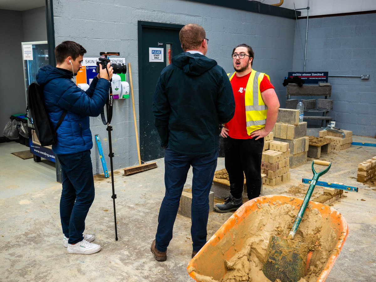 NPTCGroup's tweet photo. 🎥 𝙄𝙣𝙩𝙚𝙧𝙫𝙞𝙚𝙬 𝙏𝙞𝙢𝙚

@BBCWales have been at @NPTCMaesteg today to film a news segment about employment opportunities and the continued growth of the construction industry 🛠️

1/3 https://t.co/hRbLR1vTYQ