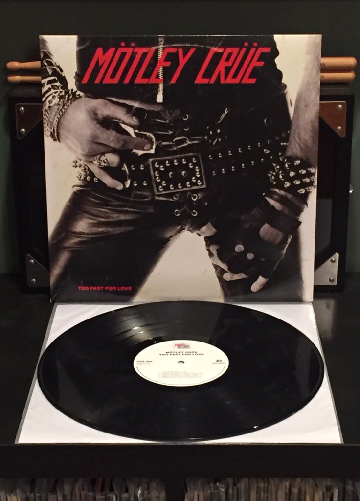 Czar321's tweet image. Mötley Crüe released their debut studio album “Too Fast For Love” November 10th, 1981. #MötleyCrüe #TooFastForLove #LiveWire