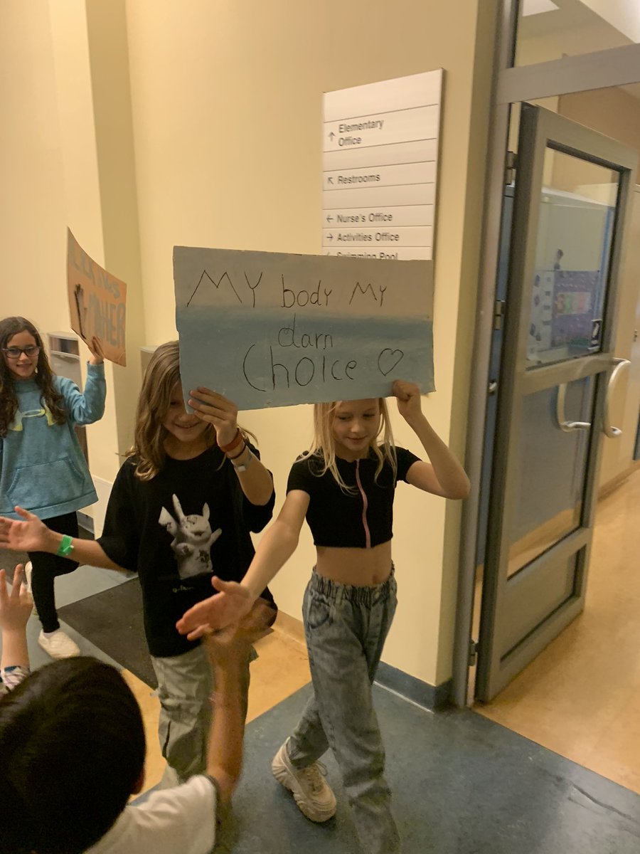 mlrose14's tweet photo. @ASW_Warsaw Grade 4 Peace Parade learning how to stand up for rights and share messages that matter… #whoweare #DEI @ibpyp @CuriousChestnut #caringkids #worktogether #maketheworldyourclassroom https://t.co/siS8CErymp