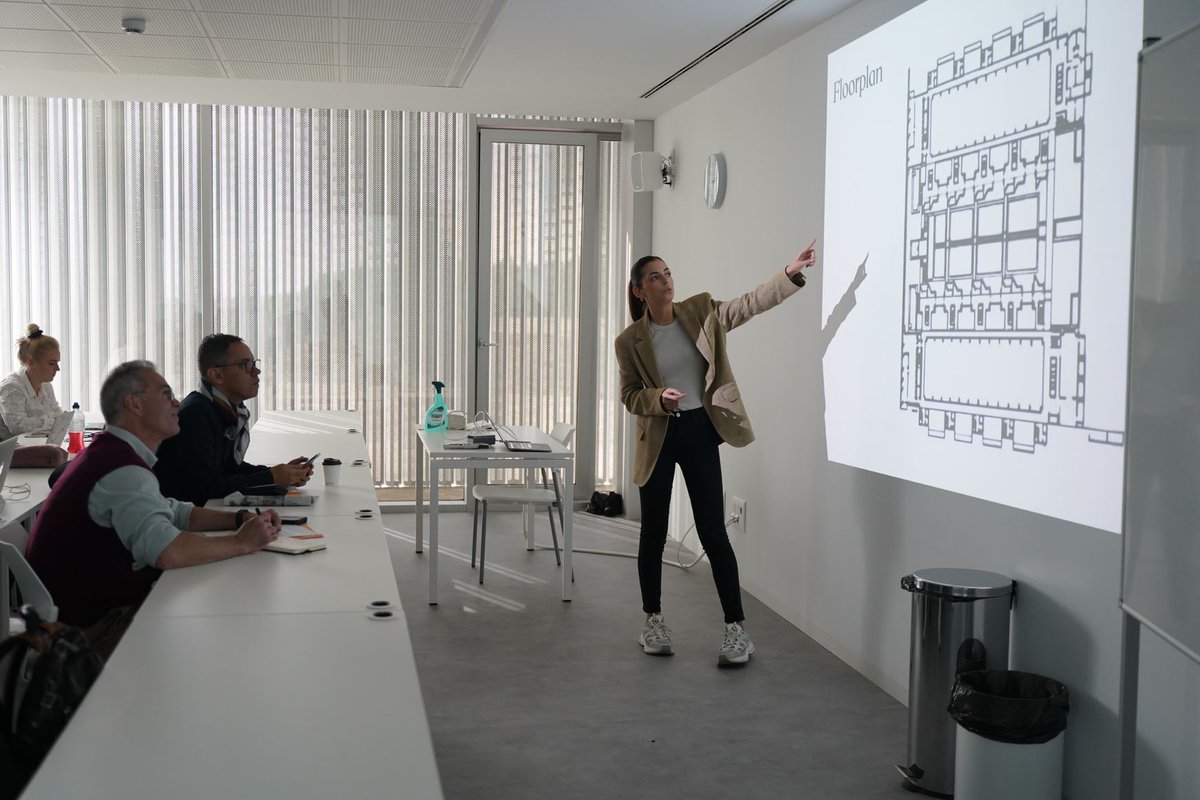 This past Thursday took place the defense of projects by Dutch students who are studying a new program called minor together with Architecture students. The program focuses on taking subjects at the USJ in person and subjects taught remotely at their home university, Avans.