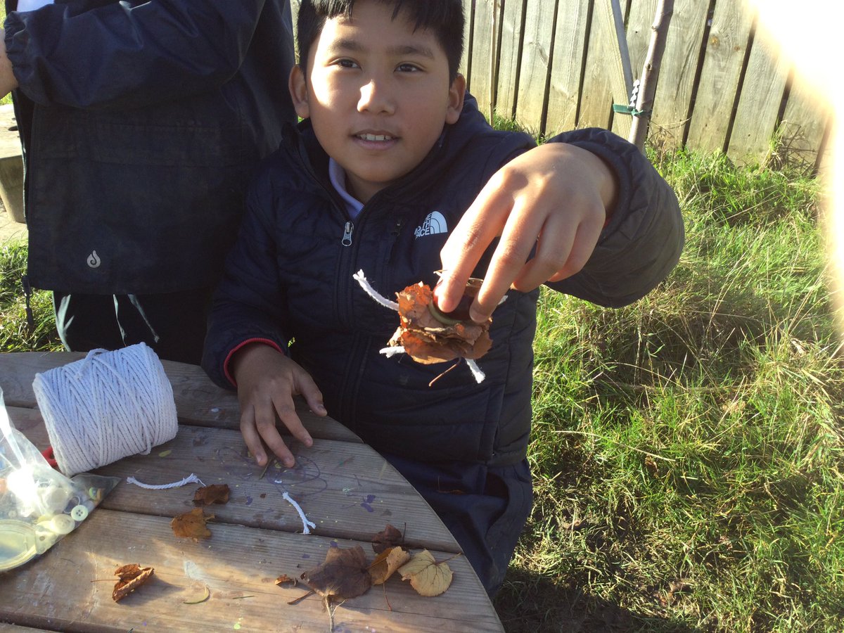 HGPAMrsAD's tweet photo. Year 6 children adored making people out of conkers and leaves. π
#harrowgateprimary #harrowgateforestschool https://t.co/48m9skQrtx