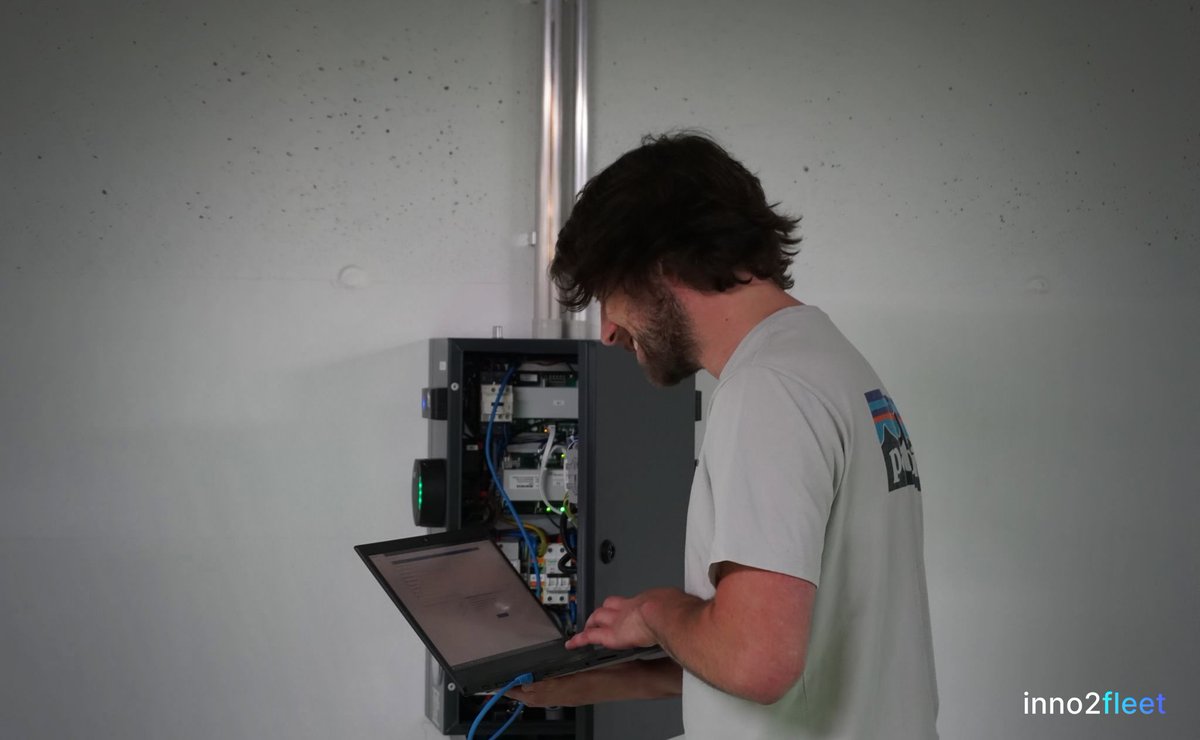 Robin <a href="/work/">Work</a>, to charge@work! 
Wir entwickeln nicht nur innovative #Software-Produkte und maßgeschneiderte #Hardware-Lösungen für Ihr Unternehmen, wir sind auch vor Ort und begleiten Sie bei der Umsetzung und Installation Ihrer Ladelösung an Ihrem Firmenstandort. #fleet #emobility