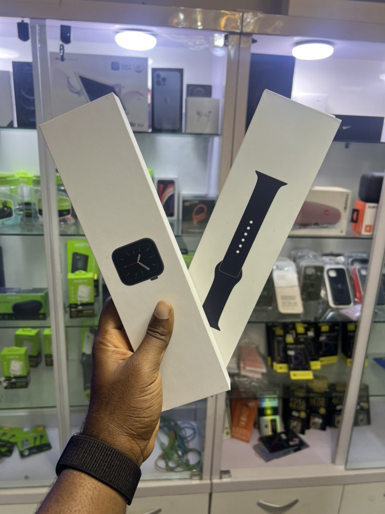 PhcGadget's tweet photo. Opened box (2 weeks old)
Apple Watch ⌚️ 
Series 6 (44MM)
Space grey
₦195,000 only!!! https://t.co/KXWAHkhuFo