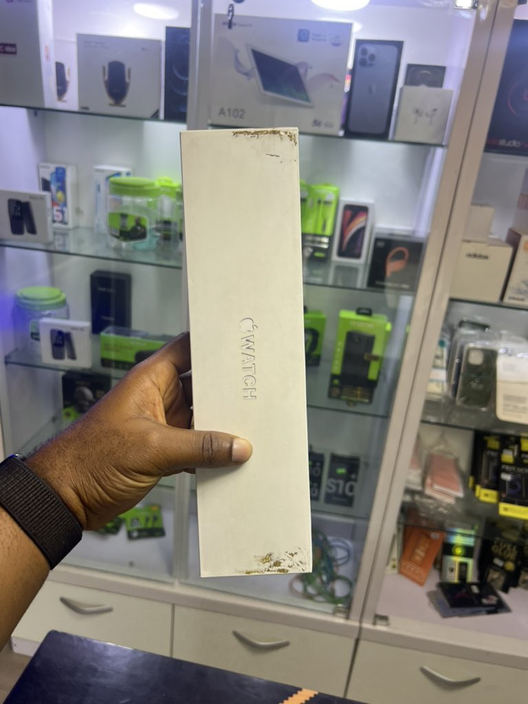 PhcGadget's tweet photo. Opened box (2 weeks old)
Apple Watch ⌚️ 
Series 6 (44MM)
Space grey
₦195,000 only!!! https://t.co/KXWAHkhuFo