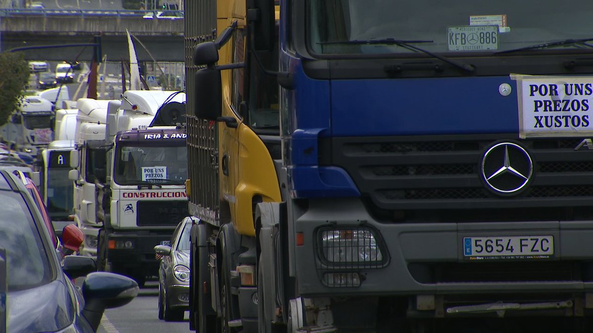 G24Noticias's tweet photo. 🔴 ÚLTIMA HORA | Os transportistas manteñen a convocatoria de paro ao non chegar a un acordo co Ministerio https://t.co/G51ZiQWBjP https://t.co/8UFuMDw4MB