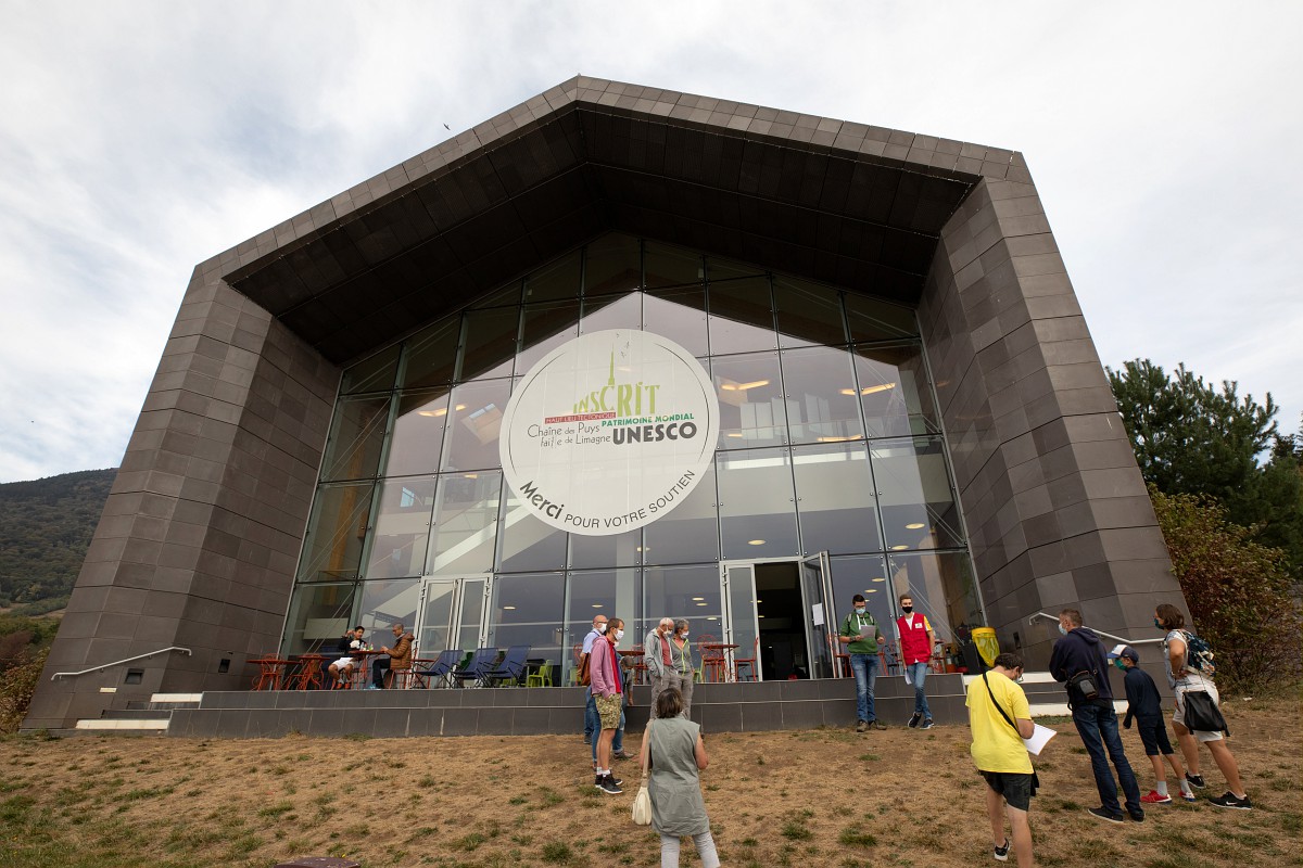 📌 La gare de départ du Panoramique des Dômes est en #travaux mais l'accueil des visiteurs est assuré ! 👍
✅ RdV au printemps pour découvrir le résultat des travaux avec, notamment, un espace dédié à la #chainedespuys. ☺️
© VUta 
#puydedome #train