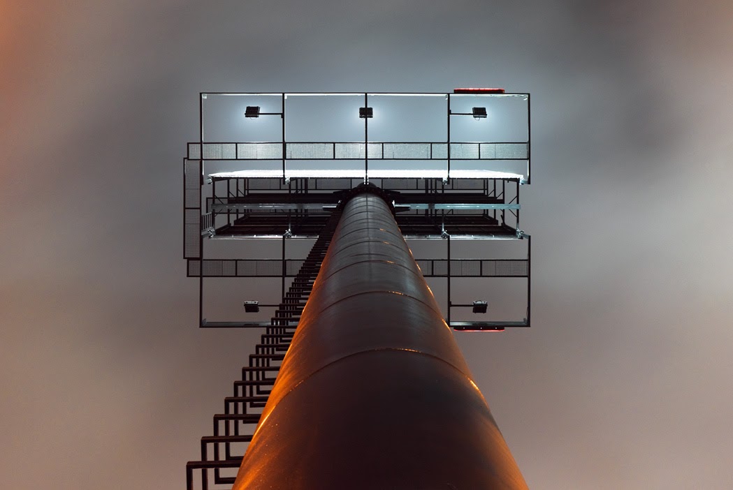 Billboards from below, a series by Branislav Kropilak.
presentandcorrect.com/blogs/blog/bil…