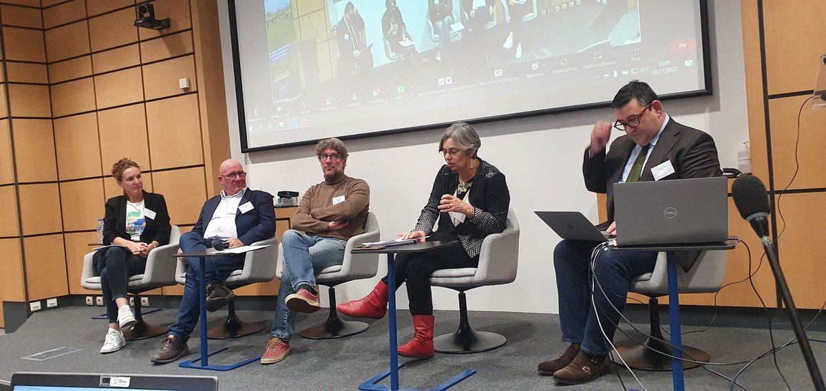 Début de la table ronde : quel regard sur les travaux du GIS Avenir Élevages et quelles attentes pour l'avenir ?
Un plateau de stars !
<a href="/AgriSkippy/">Antoine Thibault</a> , <a href="/CharlotteDockes/">Anne-Charlotte Dockès</a> , <a href="/BMalabirade/">bernard malabirade🇺🇦</a> , Xavier Fernández et Carline Mainenti