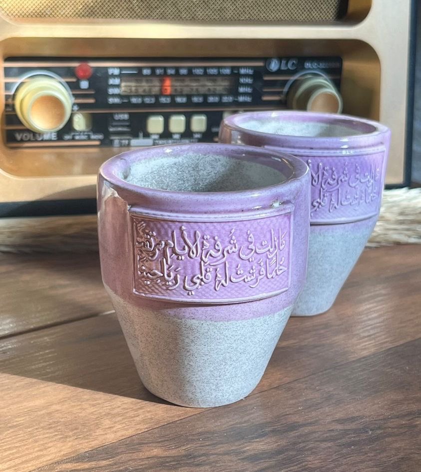 seen8_91's tweet image. مازلت في شرفة الأيام مرتقباً 
حُلماً فرشتُ له قلبي رياحينا