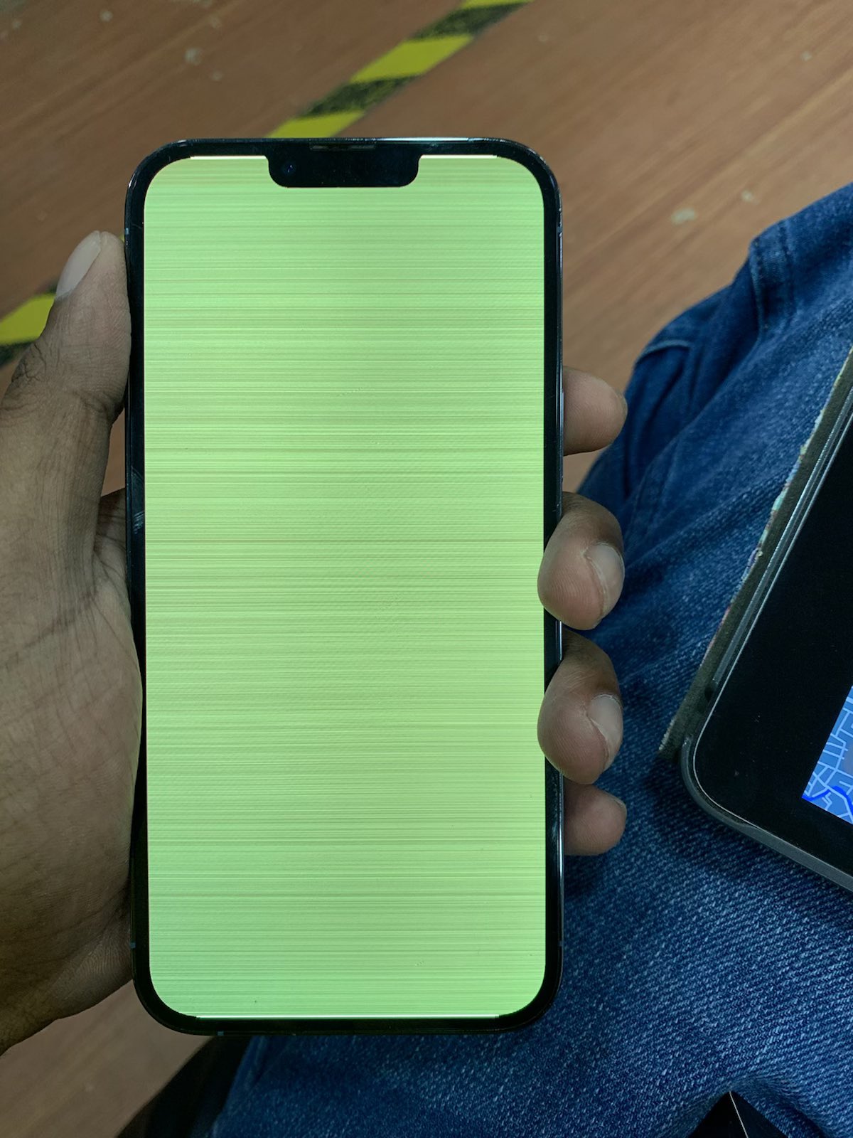 Discounts Deck on Twitter "My iPhone 13 Pro Max Display is Dead😤😤😤 It was working fine but