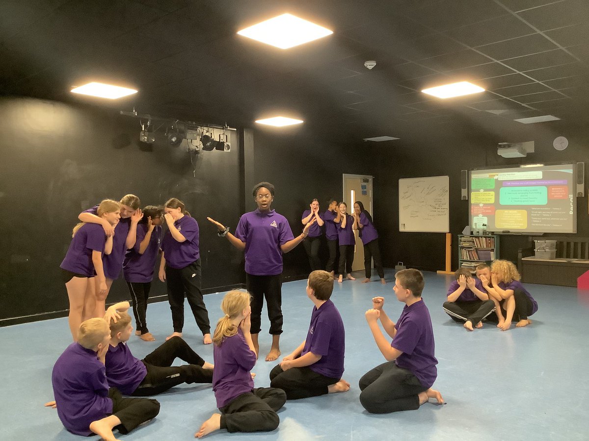 NCLPerfLondon's tweet photo. Y7 students in dance today have been working on learning repertoire of ‘Munchkinland’ from Wizard of Oz. Students have the opportunity to perform in the Christmas show of Wizard of Oz this year! @Artsmarkaward #ThisIsUs #BeCreative #CelebrateArtsmark https://t.co/SHZRhoTKBg